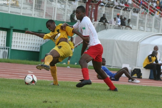 Football / Super division 2ème journée : Asec - Africa : (1-2) L`Asec Mimosa broie du noir